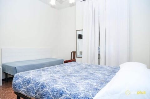 Economy Triple Room | Desk, free WiFi