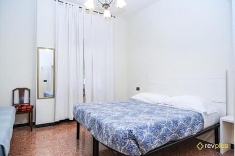 Economy Triple Room | Desk, free WiFi