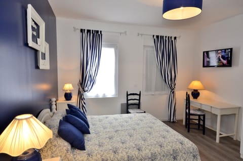 Superior Double Room | Desk, free cribs/infant beds, free WiFi