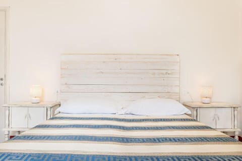 Basic Triple Room | Minibar, free WiFi