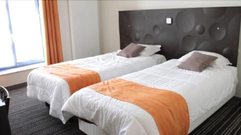 Desk, soundproofing, iron/ironing board, free cribs/infant beds