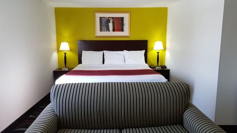 Deluxe Room, 1 King Bed | Pillowtop beds, in-room safe, individually furnished, desk