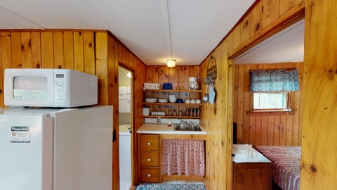 Standard Cottage, 2 Bedrooms, Balcony, Lake View (Cottage 15 or 16) | Private kitchen