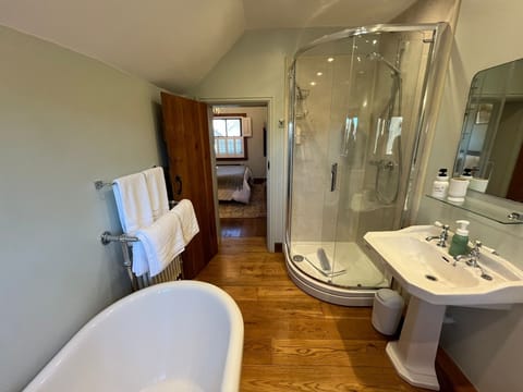 Luxury Double Room, Ensuite (Legges Hill Room) | Bathroom | Eco-friendly toiletries, hair dryer, towels, soap