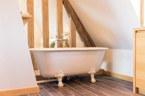 Triple Room, Garden View | Individually furnished, laptop workspace, free WiFi, bed sheets