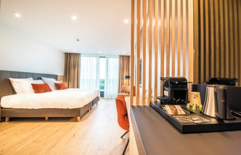 Classic Room | 1 bedroom, in-room safe, desk, laptop workspace