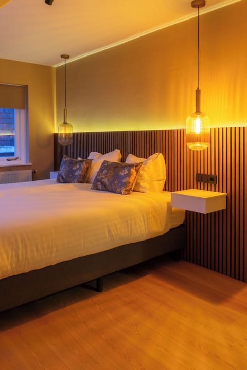 In-room safe, soundproofing, free WiFi