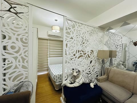 Comfort Single Room, Balcony, City View | Living area