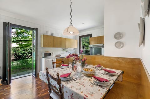 Family Villa, Multiple Bedrooms, 2 Bathrooms, Mountainside (Three Lakes Villa Varese) | Dining