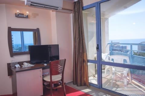 Deluxe Studio, Balcony, Sea View | Desk, free WiFi, bed sheets