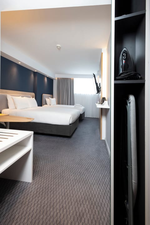 Standard Room, Multiple Beds (Free Hot Breakfast) | Desk, blackout drapes, free cribs/infant beds, free WiFi