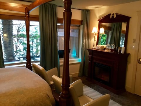 Suite, 1 Queen Bed, Patio, Ocean View Sunset | Pillowtop beds, individually decorated, individually furnished