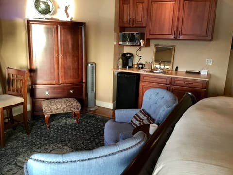 Suite, 1 King Bed, Patio, Ocean View CasaBlanca | Private kitchenette | Fridge, microwave, coffee/tea maker, electric kettle