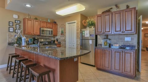 Condo, 1 King Bed with Sofa bed (Beach Resort 507) | Private kitchen | Oven, toaster