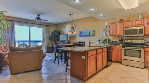 Condo, 1 King Bed with Sofa bed (Beach Resort 507) | Interior