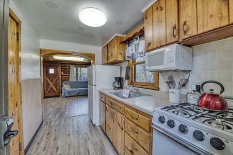 Cabin 2 | Private kitchen | Full-size fridge, microwave, oven, toaster