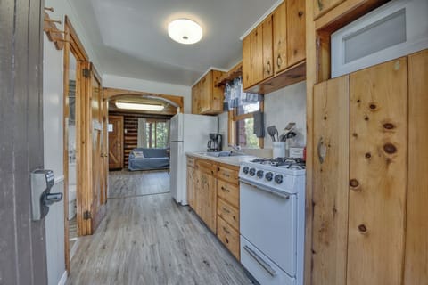 Cabin 1 | Private kitchen | Full-size fridge, microwave, oven, toaster