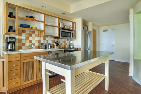 Fridge, microwave, coffee/tea maker, toaster