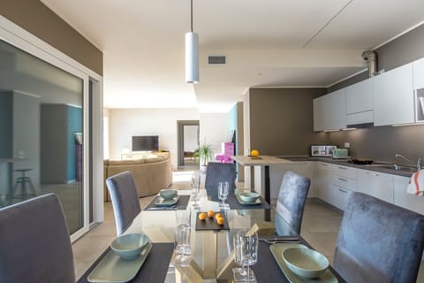 Luxury Condo, Lake View | Private kitchen | Full-size fridge, microwave, stovetop, dishwasher