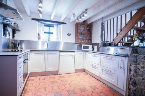 Microwave, oven, stovetop, dishwasher