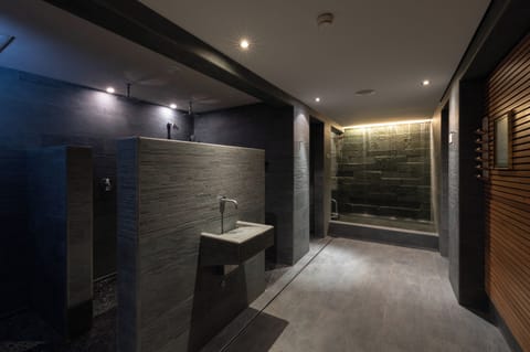 Couples treatment rooms, sauna, body treatments, hydrotherapy