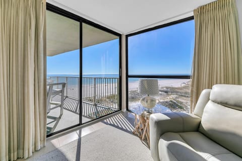 Condo, Multiple Beds, Beach View (Mainsail 131) | Living area