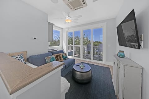House, Multiple Beds (Sea Suite) | Living area