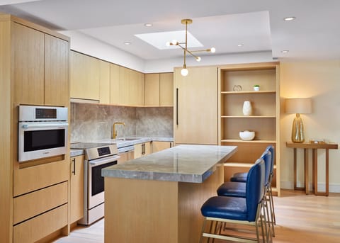 Penthouse, 2 Bedrooms (Suite) | Premium bedding, in-room safe, laptop workspace, blackout drapes