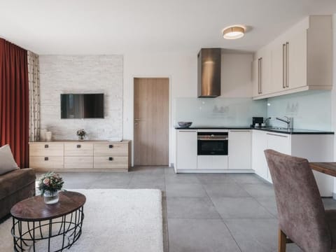 Drei Zimmer Penthouse I | Living area | 24-inch flat-screen TV with digital channels