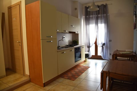 Classic Apartment, 5 Bedrooms, Kitchen | Breakfast area