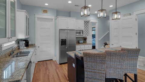 House, Multiple Beds, Patio, Garden View (Grayt Tides) | Private kitchen