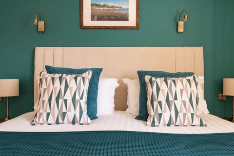 Classic Double Room, 1 King Bed, Non Smoking, Valley View | Hypo-allergenic bedding, desk, laptop workspace, free WiFi