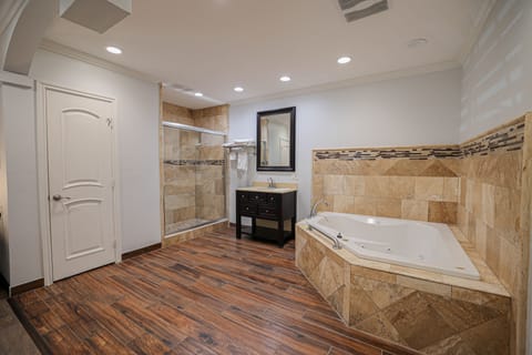 Desk, blackout drapes, free WiFi, bed sheets