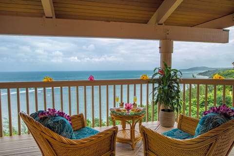 Suite, 2 Bedrooms | Property amenity