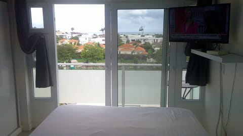 1 bedroom, in-room safe, iron/ironing board, free WiFi