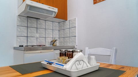 Superior Studio | Private kitchen | Mini-fridge, stovetop, electric kettle, toaster