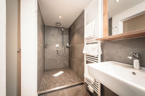 Basic Double Room | Bathroom | Hair dryer, bathrobes, towels, soap
