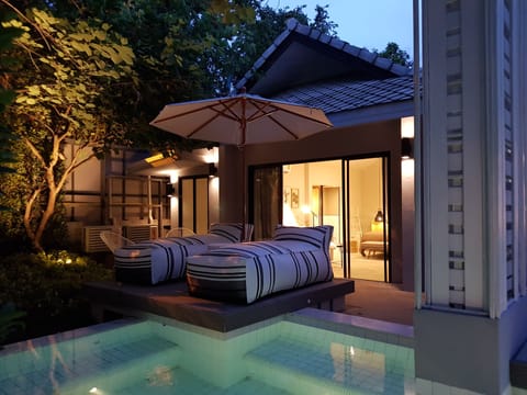 Deluxe Room with Pool Access | Terrace/patio