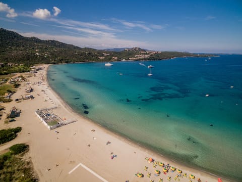 Beach nearby, white sand, sun loungers, beach towels