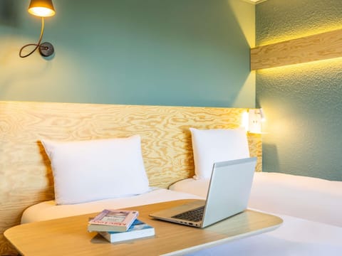 Economy Room, 2 Twin Beds | Soundproofing, bed sheets