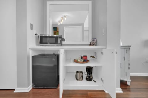 Comfort Studio Suite, Ocean View | Blackout drapes, iron/ironing board, free WiFi