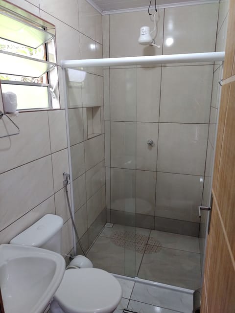 Comfort Triple Room | Bathroom | Soap, toilet paper