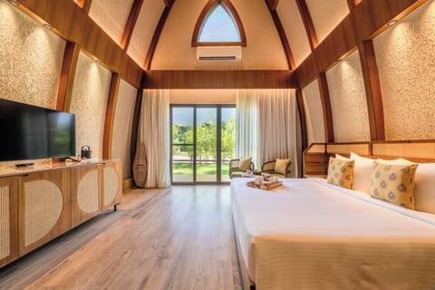Bamboo Villa | In-room safe, desk, soundproofing, iron/ironing board (on request)