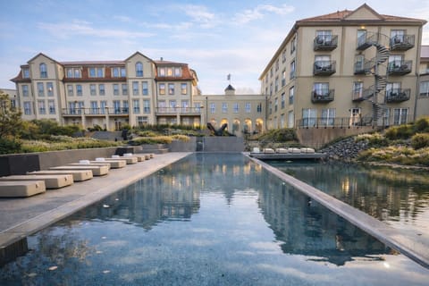 2 indoor pools