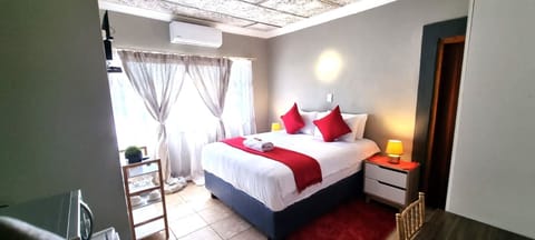 Comfort Double Room, 1 Queen Bed | Desk, laptop workspace, WiFi (free), bed sheets
