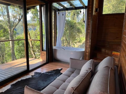 Deluxe Cabin, Lanai, Garden View | 1 bedroom, free WiFi