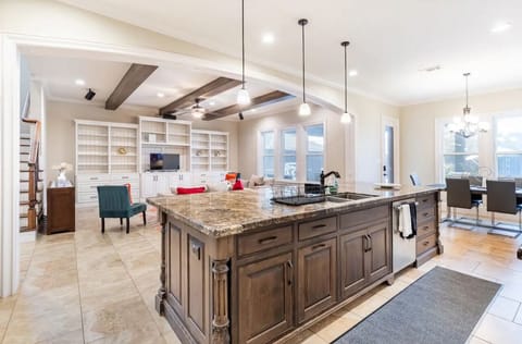 Luxury House, Patio | Private kitchen | Cookware/dishes/utensils