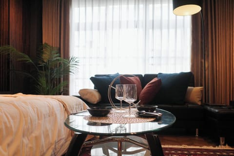 Accommodates three-person, Non Smoking | Room amenity