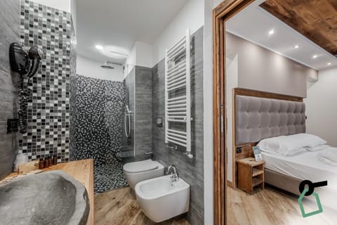 Comfort Quadruple Room | Bathroom | Hair dryer, bidet, towels