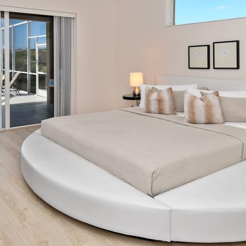 House | 3 bedrooms, desk